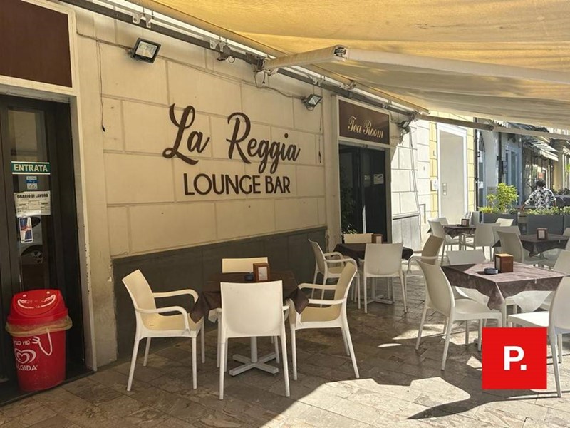 Attività commerciale in Vendita a Caserta, 170'000€, 200 m²