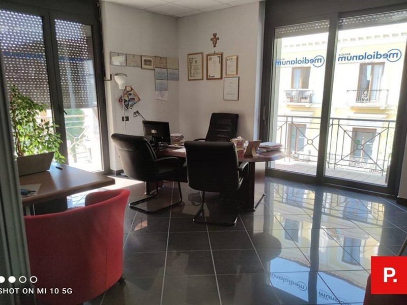 Ufficio in Vendita a Caserta, 375'000€, 120 m²
