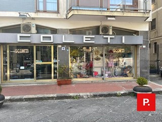 Immobile commerciale in Affitto a Caserta, 1'300€, 110 m²