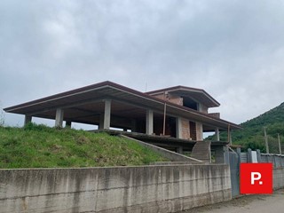 Casa Indipendente in Vendita a Castel Morrone, 370'000€, 1000 m²