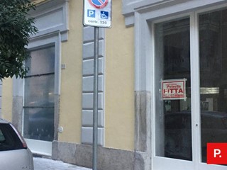 Immobile commerciale in Affitto a Caserta, 1'200€, 45 m²