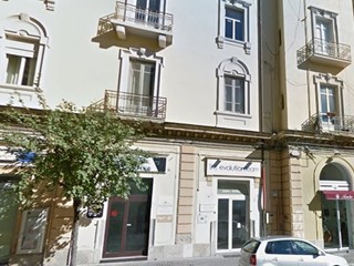 Immobile commerciale in Affitto a Caserta, 1'600€, 220 m²