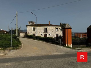 Rustico in Vendita a Baia e Latina, 450'000€, 500 m²