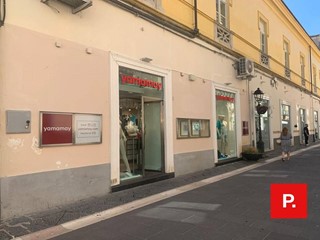 Immobile commerciale in Affitto a Caserta, 2'750€, 40 m²