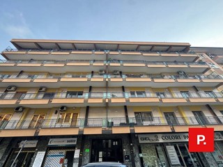 Appartamento in Vendita a Caserta, 455'000€, 200 m²