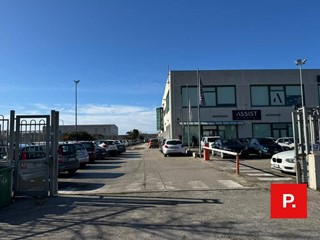 Ufficio in Affitto a Vitulazio, 1'000€, 200 m²