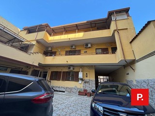 Casa Indipendente in Vendita a Caserta, 380'000€, 330 m²