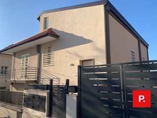 Appartamento in Vendita a Caserta, 335'000€, 180 m²