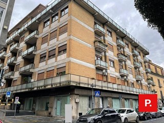 Appartamento in Vendita a Caserta, 350'000€, 150 m²