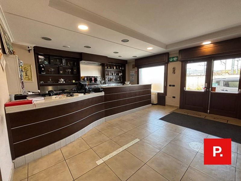 Attività commerciale in Vendita a Caserta, 60'000€, 200 m²