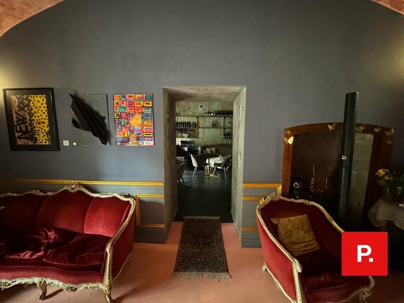 Immobile commerciale in Vendita a Caserta, 250'000€, 100 m²