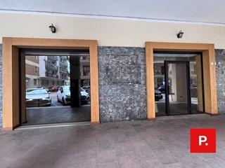 Immobile commerciale in Affitto a Caserta, 2'300€, 130 m²