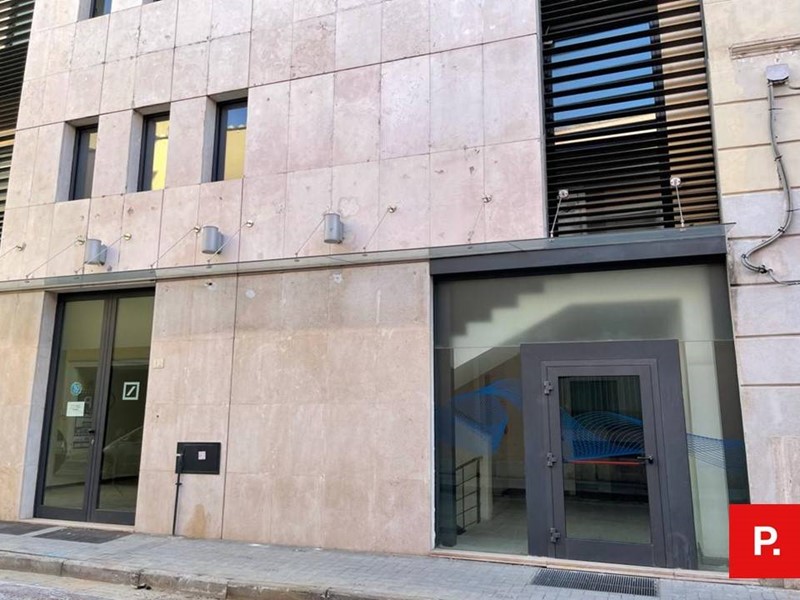 Ufficio in Vendita a Caserta, 1'100'000€, 600 m²
