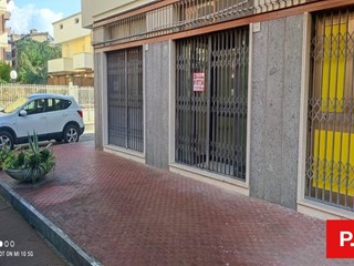Immobile commerciale in Affitto a Caserta, 1'100€, 115 m²
