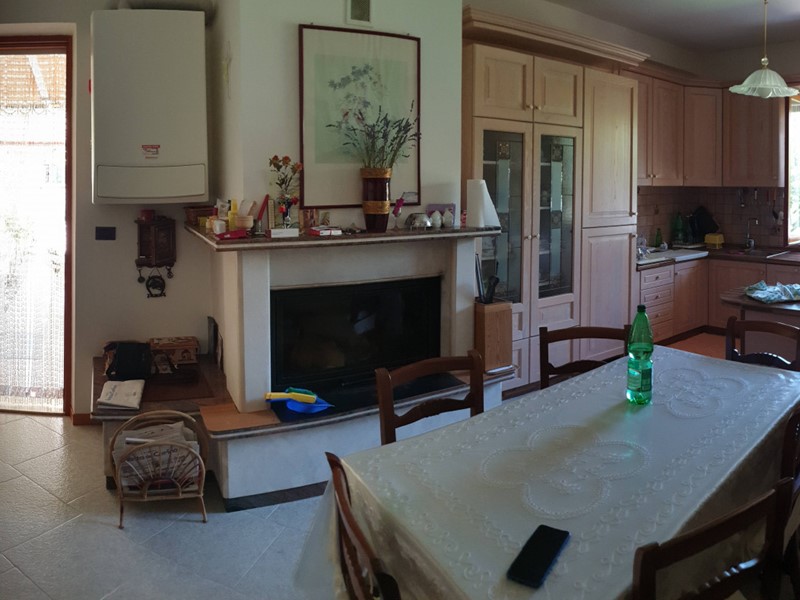 Villa in Vendita a Venarotta, 250'000€, 210 m²