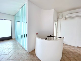 Immobile commerciale in Vendita a Forte dei Marmi, 550'000€, 97 m²