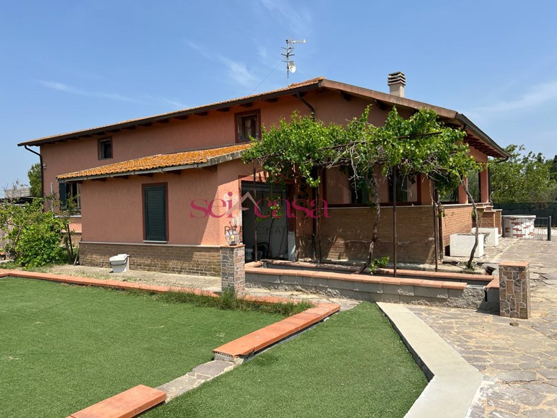Villa in Vendita a Grosseto, 420'000€, 145 m²