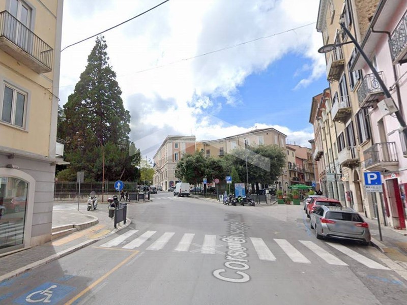 Immobile commerciale in Vendita a Campobasso, 170'000€, 90 m²