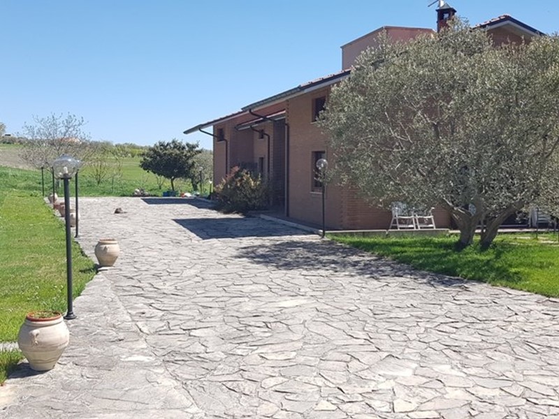 Villa in Vendita a Campodipietra, 700 m²