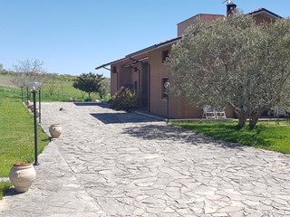 Villa in Vendita a Campodipietra, 700 m²