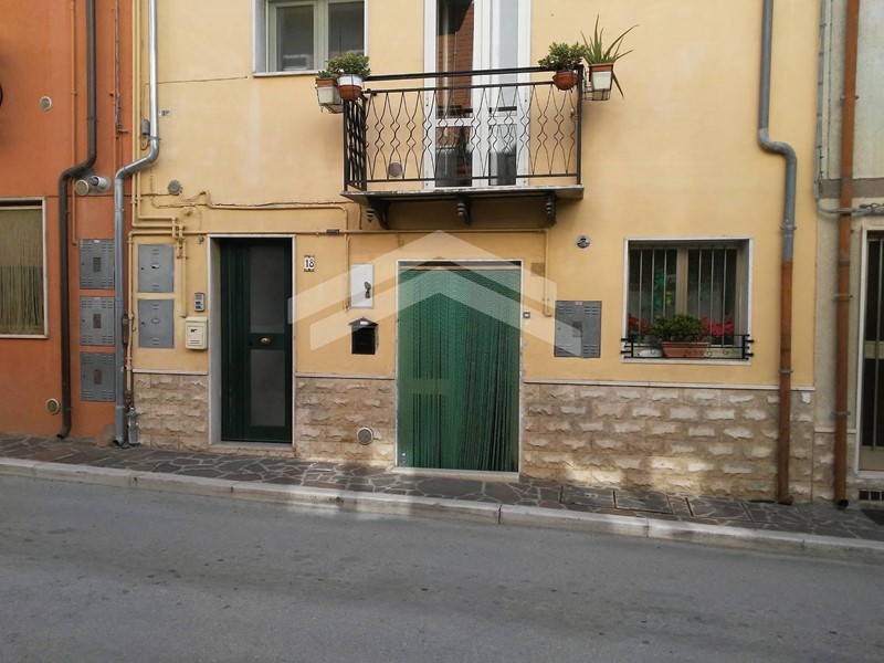 Trilocale in Vendita a Guardialfiera, 35'000&euro;, 110 m²