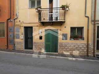 Trilocale in Vendita a Guardialfiera, 35'000&euro;, 110 m²
