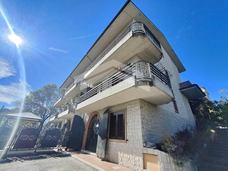 Villetta a schiera in Vendita a Campobasso, 255'000€, 240 m²