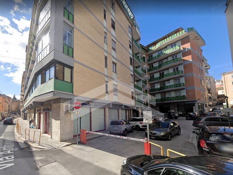 Immobile commerciale in Affitto a Campobasso, 600&euro;, 200 m²