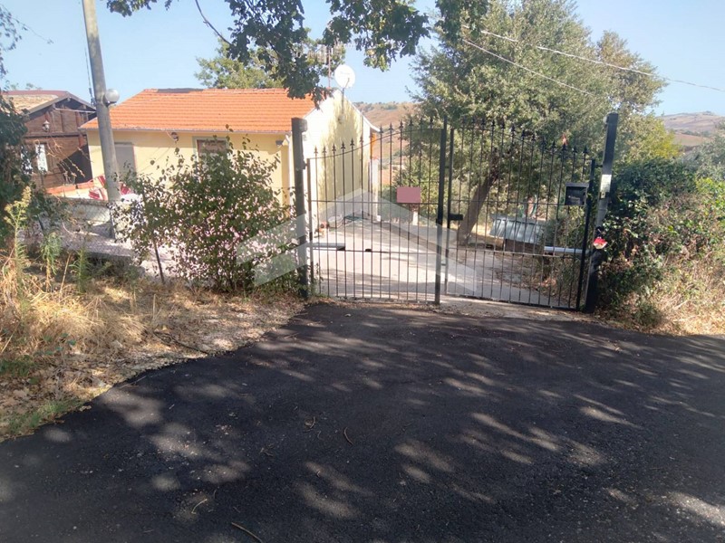 Villa in Vendita a Guardialfiera, 80'000€, 192 m²