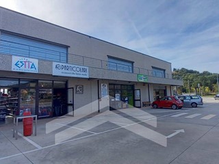 Immobile commerciale in Affitto a Gambatesa, 500€, 400 m²