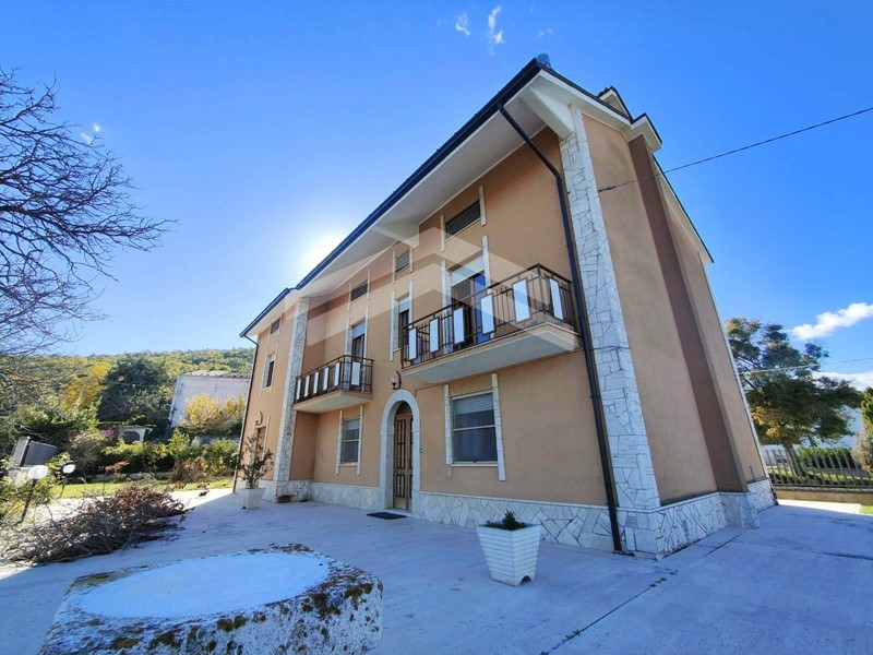 Villa in Vendita a Campobasso, 280'000€, 294 m²