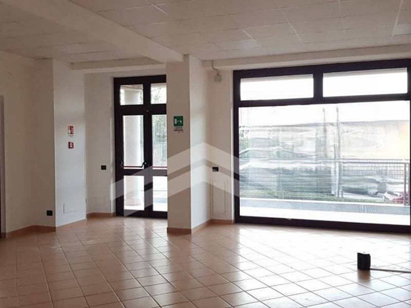 Immobile commerciale in Vendita a Campobasso, 175'000€, 178 m²