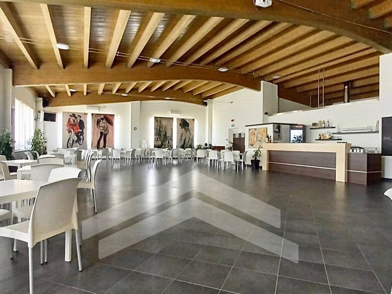 Immobile commerciale in Affitto a Campobasso, 3'500€, 400 m²