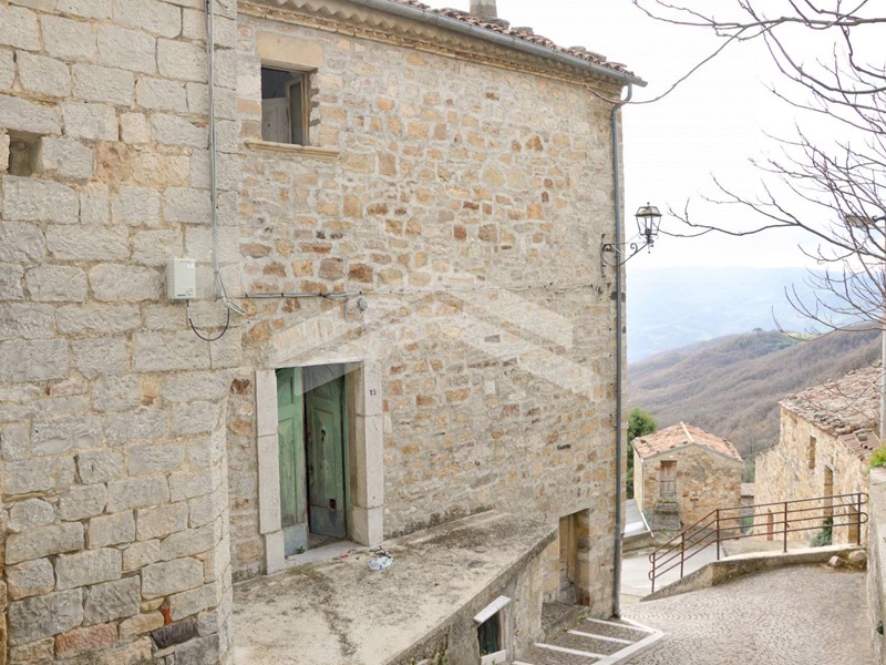 Bilocale in Vendita a Castelbottaccio, 11'000€, 83 m²