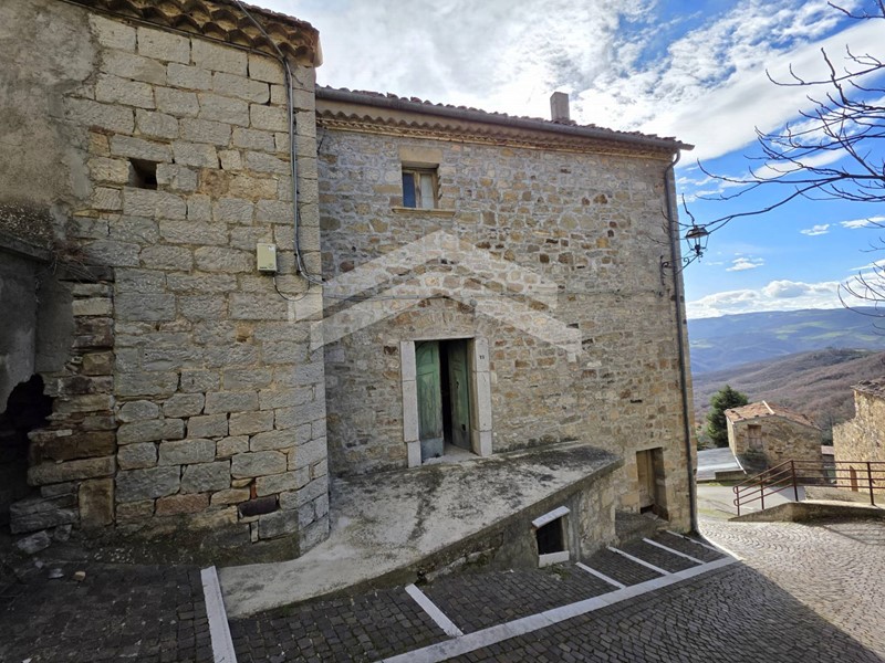 Bilocale in Vendita a Castelbottaccio, 11'000&euro;, 83 m²
