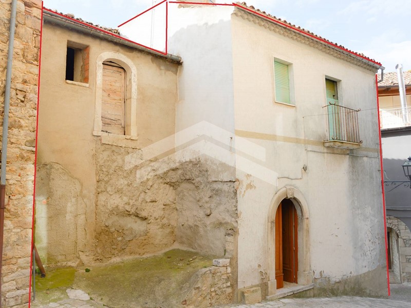 Appartamento in Vendita a Castelbottaccio, 15'000€, 190 m²
