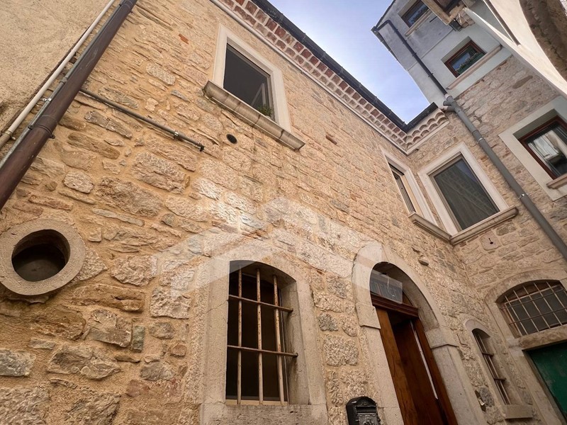 Casa Indipendente in Vendita a Mirabello Sannitico, 200'000€, 265 m²