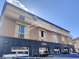 Immobile commerciale in Vendita a Campobasso, 300'000€, 336 m²