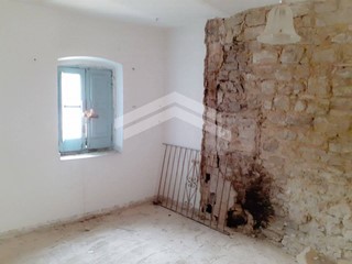 Trilocale in Vendita a Guardialfiera, 15'000€, 85 m²