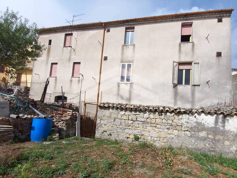 Casa Indipendente in Vendita a Bonefro, 35'000€, 325 m²