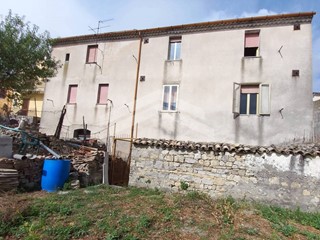 Casa Indipendente in Vendita a Bonefro, 35'000€, 325 m²