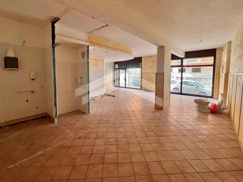Immobile commerciale in Affitto a Campobasso, 700€, 100 m²