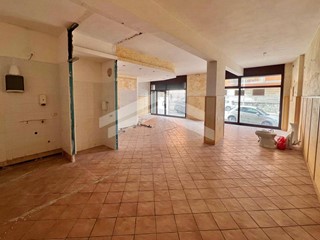 Immobile commerciale in Affitto a Campobasso, 700€, 100 m²
