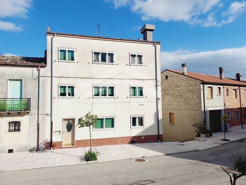 Appartamento in Vendita a Castelbottaccio, 47'000€, 400 m²