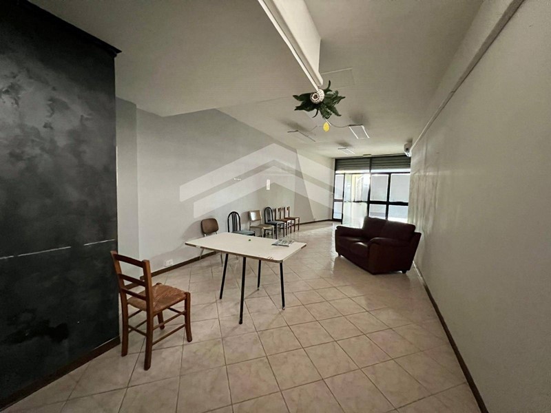 Immobile commerciale in Affitto a Campobasso, 450€, 55 m²