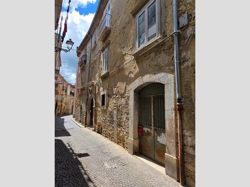 Appartamento in Vendita a Campobasso, 110'000€, 200 m²