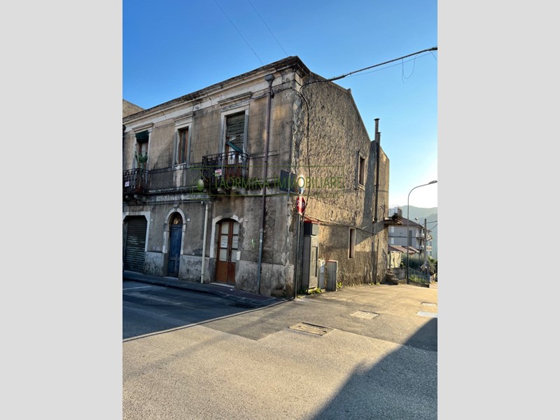 Casa Indipendente in Vendita a Gaggi, 125'000€, 500 m²
