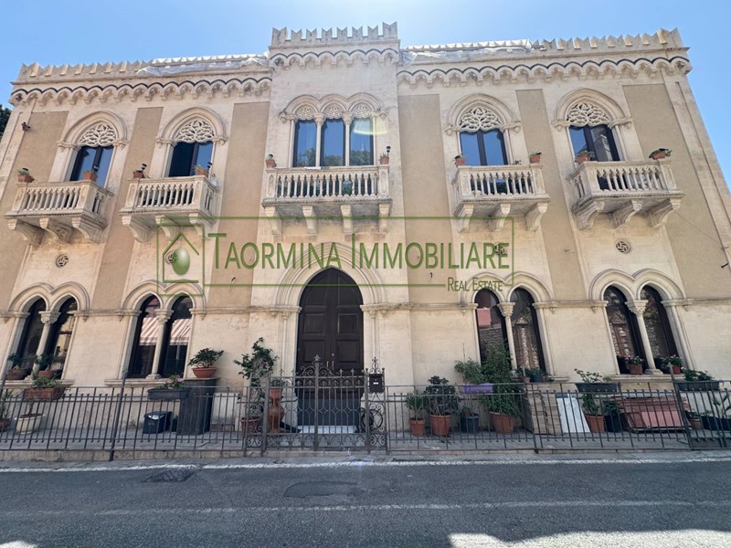 Appartamento in Vendita a Taormina, 700 m²