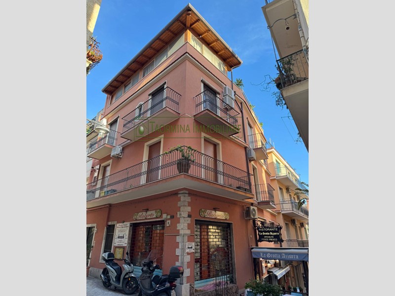 Appartamento in Vendita a Taormina, 237 m²