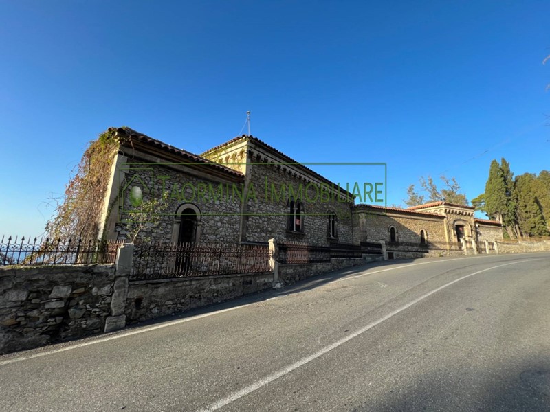 Villa in Vendita a Taormina, 950 m²